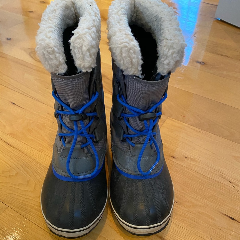 Youth Boys Sorel Snow Boots size 7